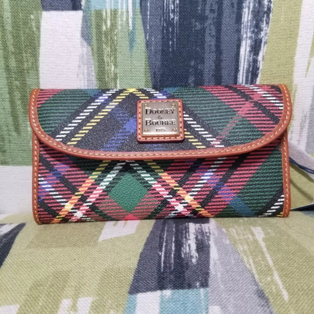 Dooney and Bourke Windsor Continental Clutch Trifold Wallet In Charcoal
